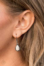 Load image into Gallery viewer, Stony Monument White