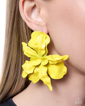 Load image into Gallery viewer, Flourishing Freestyle - Yellow
